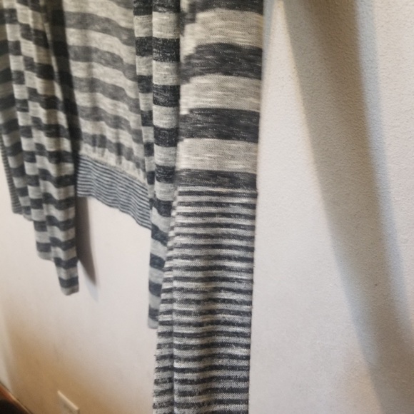 Cute light cardigan - Picture 3 of 4